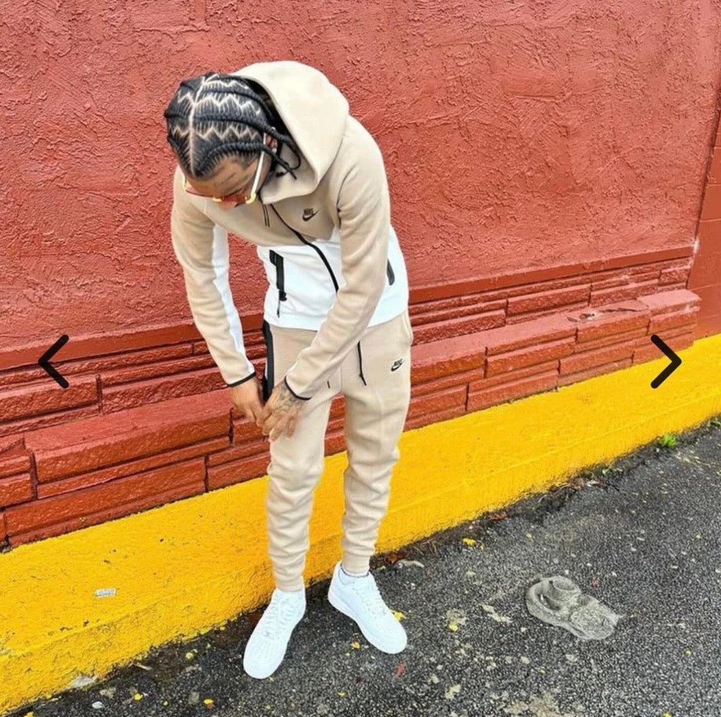 NIKE SPORTSWEAR LIGHT BROWN TECH FLEECE WINDRUNNER