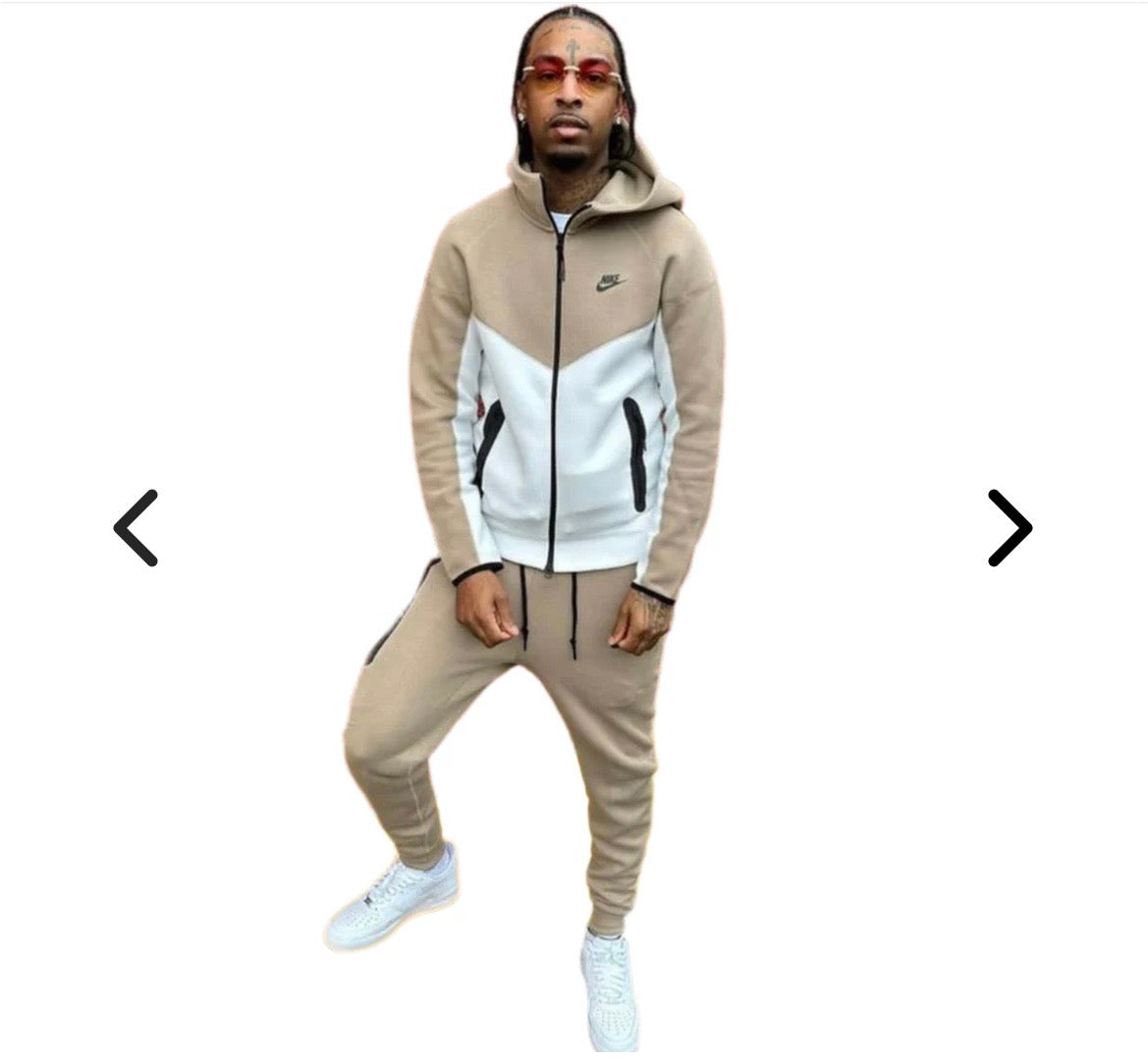 NIKE SPORTSWEAR LIGHT BROWN TECH FLEECE WINDRUNNER
